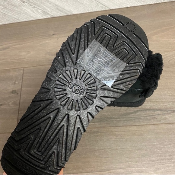 UGG | Mini Bailey Corduroy Bow Boots Black 6 NEW - Picture 8 of 11